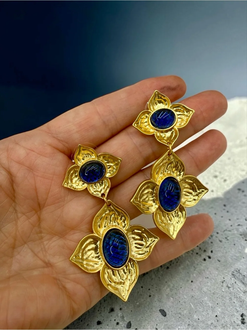 Kenneth Jay Lane KJL Gold Tone Blue Glass Floral Dangle Earrings 2.75” Glamorous